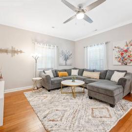 * Lux Modern Retreat * Downtown * King Beds *, hotel a Durham