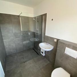 Zimmer mit Bad und Küche