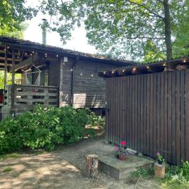 A private, cozy cottage on the shore of the lake, beautiful view، فندق في آوكستادفاريس