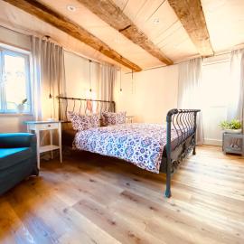 Ganze Wohnung - Erdgeschoss - sehr ruhig - Hundefreundlich - Regendusche - Bodenheizung - Küche - easy Check-in mit Schlüsselbox: Nehren şehrinde bir otel