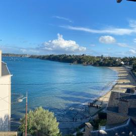 T2 - T3 Vue exceptionnelle - Centre ville de Dinard、ディナールのホテル