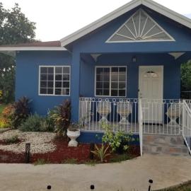 Something Blue, hotel in Savanna-la-Mar