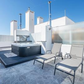 New Luxury Penthouse beachfront in the Algarve, hotel in Armação de Pêra