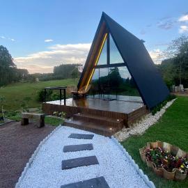 Chalé com Banheira, Piscina e Vista Panorâmica nas Montanhas, hotel in São Martinho
