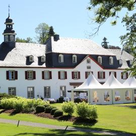 Schloss Auel Boutique Hotel & Design Golf Lodge، فندق في لوهمار