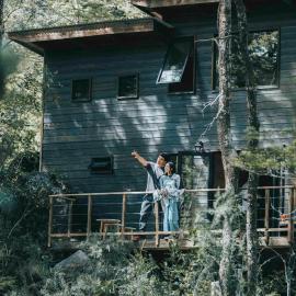 RUKAKUTRAL refugio de bosque, hotel a Pucón