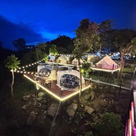 ปลายเขื่อนแคมป์ปิ้ง, hotel i Sirindhorn