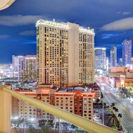 Lucky Gem Penthouse & Luxury Suites at MGM Signature Resort, Balcony Strip View 1607