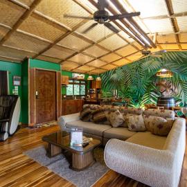 The Parrot Inn Kanchanaburi, Hotel in Kanchanaburi