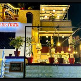 Blue town Hostel & Cafe