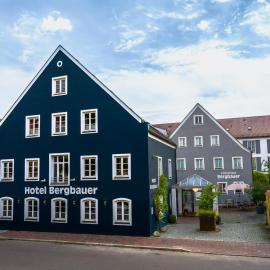 Hotel Bergbauer mit Late-Self-Check-IN, hotel v destinaci Neuburg an der Donau