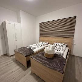 Kleine Wohnung, viešbutis mieste Karlštatas