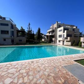 Pool apartment 5 minutes walk from beach, hotel in Porto Rafti