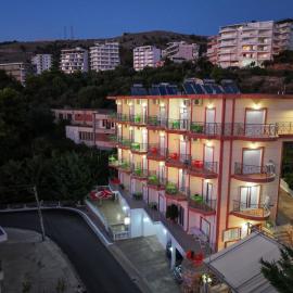 Unico ApartHotel, hotel in Sarandë
