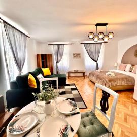 Simon Old Town City Center Apartments, hotel i Braşov