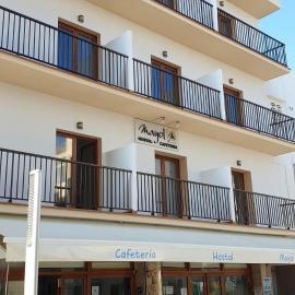 Hostal Mayol, hotel v destinácii Santa Eularia des Riu
