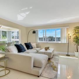 Sunny Pompano Beach with pool access