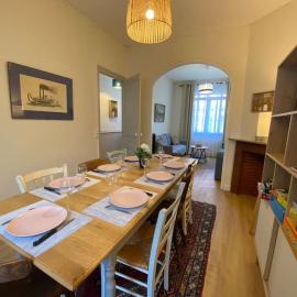 Maison de Charme - 4 Chambres - Courette & Parking Gratuit, hotel in Amiens