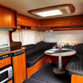 Campervan romantic getaway in Old Town Brasov, hotel di Braşov
