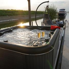 Hafen Oase - 2 Hausboote, 2 Whirlpool, 1 Sauna, Wellness, hotel a Leverkusen