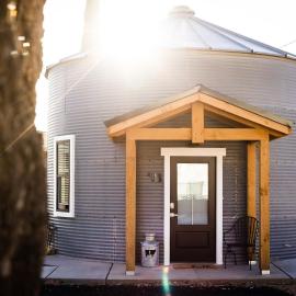 Honeymoon Silo Suite/ Walk to Zion Hot Springs, Hotel in La Verkin