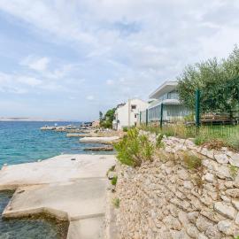 Apartments Seafront Jadranka, hotel in Stara Novalja