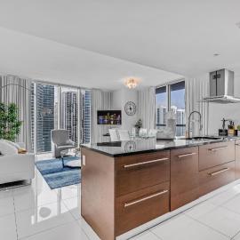 Luxurious Condo at ICON with Views