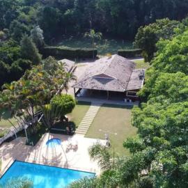 Casa Guacuri - Casa de temporada e eventos - apartamentos com suítes - Piscinas e Amplo Estacionamento, hotel a Itupeva