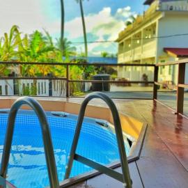 AQIL BEACH INN, hotel a Marang