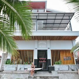Oseda Nias Surf House、Hilibotodaneのホテル