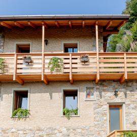 Green Chalet Scalotta - Nature Relax Lake view with private Jacuzzi and Spa, hotel en Dervio