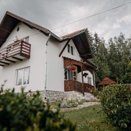 Kaffai Panzio, Hotel in Izvoru Mureşului