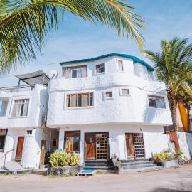 Hostal Galapagos by Bar de Beto, מלון בפוארטו וילאמיל