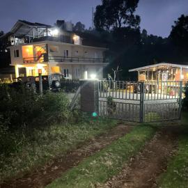 Moonlight Chillers By LexStays, Hotel in Yedapalli