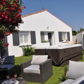 Holiday in Arles -Villa Jacuzzi, hotel Arles-ban