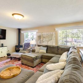 Hot Tub & Fire Pit: Serene Clifton Retreat!, hotel Cliftonban