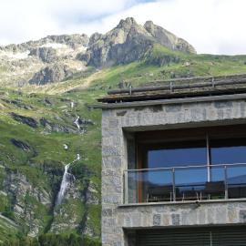 Chesa La Montanella - Ferienwohnung, Maloja, hotel v destinaci Maloja