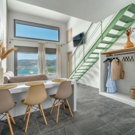 La Perla Suites, hotel in Agioi Apostoli