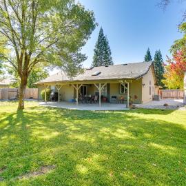 Redding Home w/ Patio Near Fishing!, Hotel in Redding