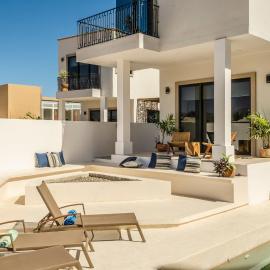Casa Gallo, Heated Pool, Exclusive Beach & Great Location, hotel di Cabo San Lucas