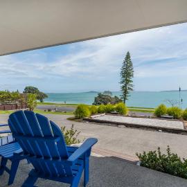 Maraetai Couples Retreat - Omana Beach Apartment