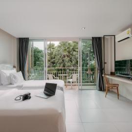 Sugar Ohana Poshtel، فندق في شاطئ كاتا