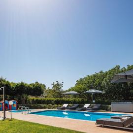Villa Joanna-Family Haven with Kid's Zone, hotel a Prínos