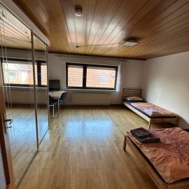 HW2 Drei Zimmer Wohung 80qm, hotel a Königsbronn