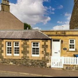 Crossways Cottage Quirky 2 bedroom cottage in Damdale, Central Peebles, hotelli kohteessa Peebles