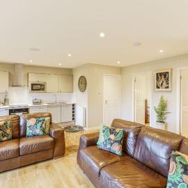 Conifer Lodge 25 with Hot Tub، فندق في نيوتن ستيوارت