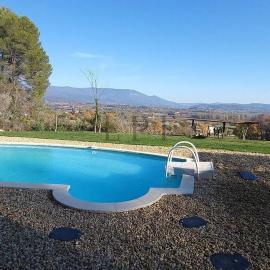 Jolie maison avec vue imprenable, piscine, jeu de boules, calme au cœur du Luberon