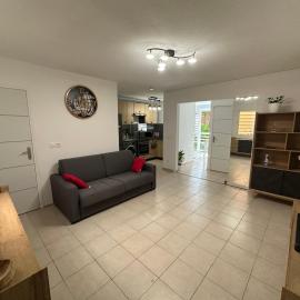 LOCATION T2 MEUBLÉ BAIE MAHAULT CONVENANCE, готель у місті Баї-Мао