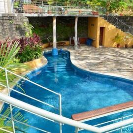 Modern Studio/Apt overlooking Pool/Ocean view