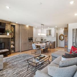 Chamonix 27, Snowmass Ski-in/Ski-out Condo with Pool, Hot Tub, Gym, WiFi & Washer/Dryer, hotel in Snowmass Village